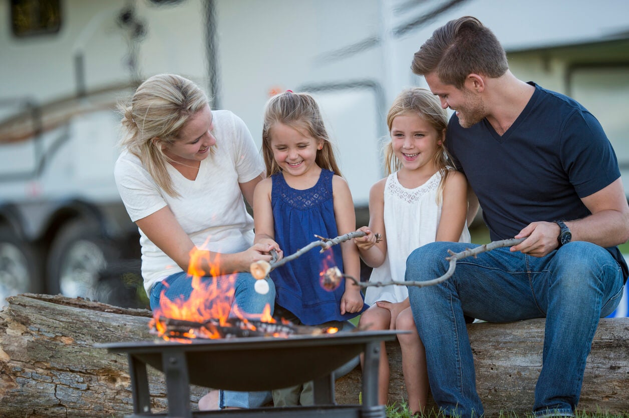 The 5 Best RV Clubs to Join for Travelers