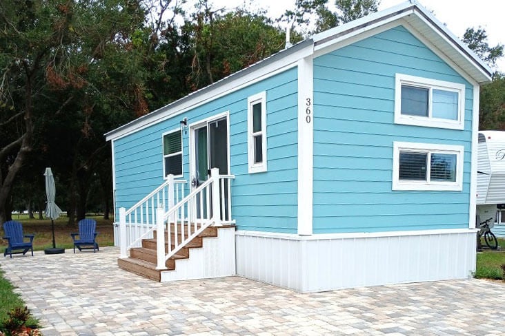 Rental cottage exterior at Oak Harbor RV Park in Haines City, Florida.