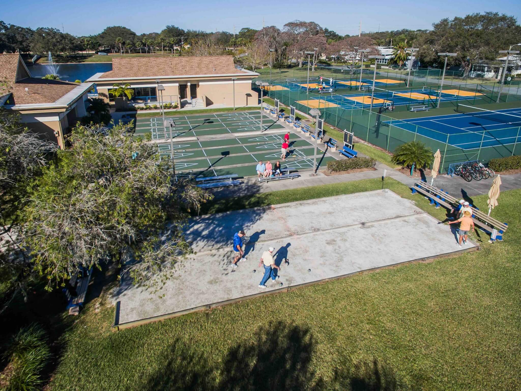 Camelot Lakes Village - sport courts