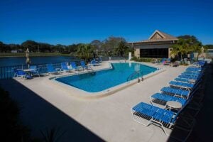 Camelot Lakes Village - pool