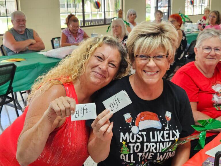 Guests at Holiday RV Park in Leesburg, Florida with the gift cards they won in lifestyle activities.