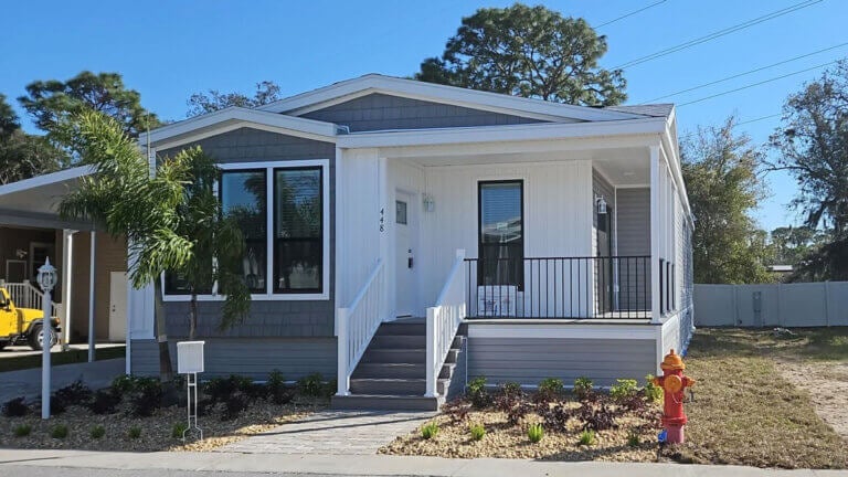 Brand new manufactured home for sale in Tarpon Springs, Florida at The Meadows.