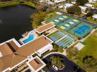 Camelot Lakes overhead view of amenities