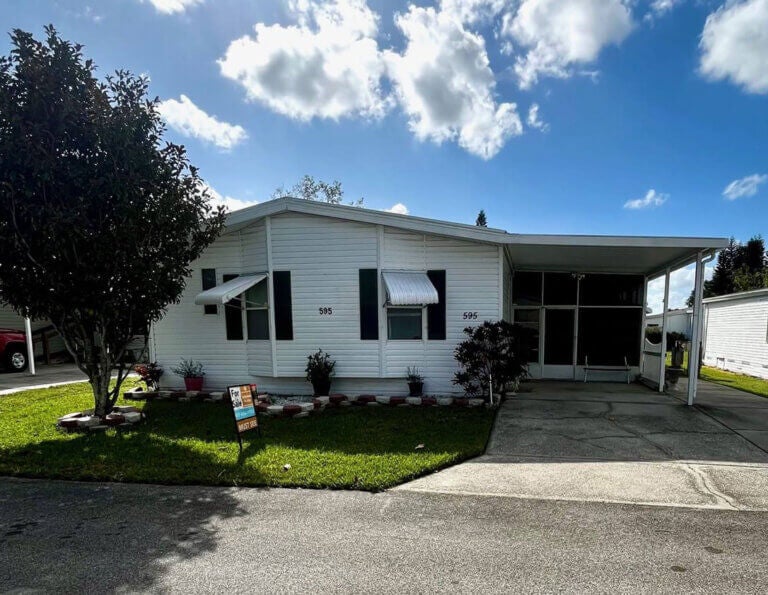 Exterior of a manufactured home in Hyde Park Village in Florida.