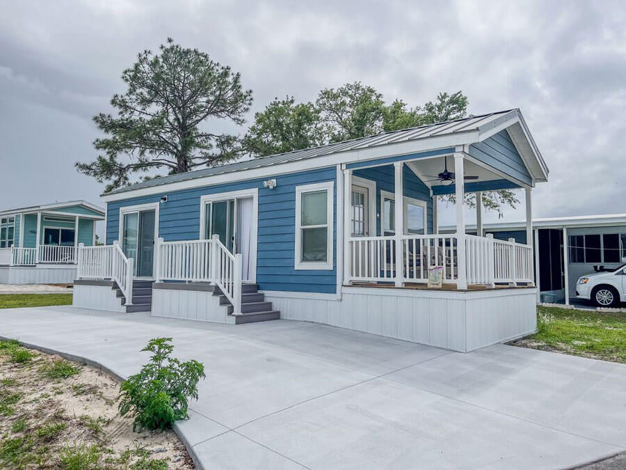 Exterior of a park model cottage home in Leesburg, Florida.