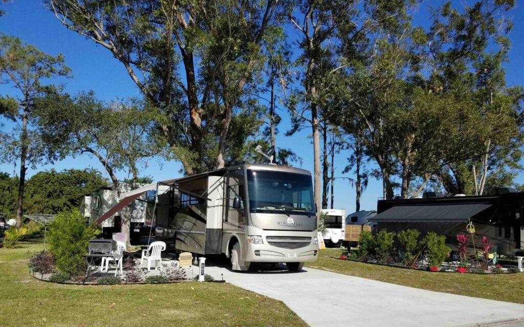 River Vista RV - RVs parked side by side