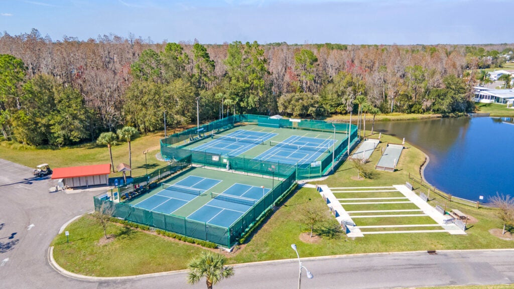 Cypress Lakes Village - sports courts