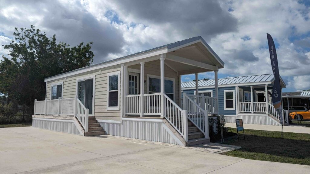 River Vista RV - two Cottages for sale