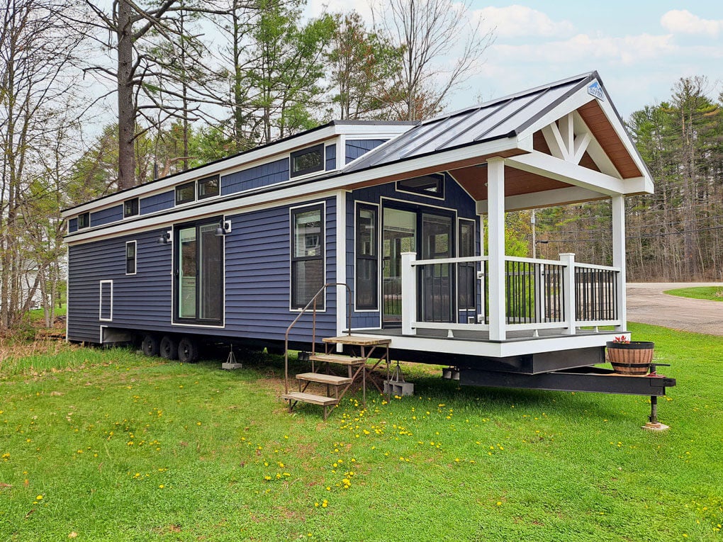 Point_Sebago_elevation_cabin Blue Point Sebago Resort cabin with a front porch available at the model home center. Shown is an Elevation Park Model Series 7.