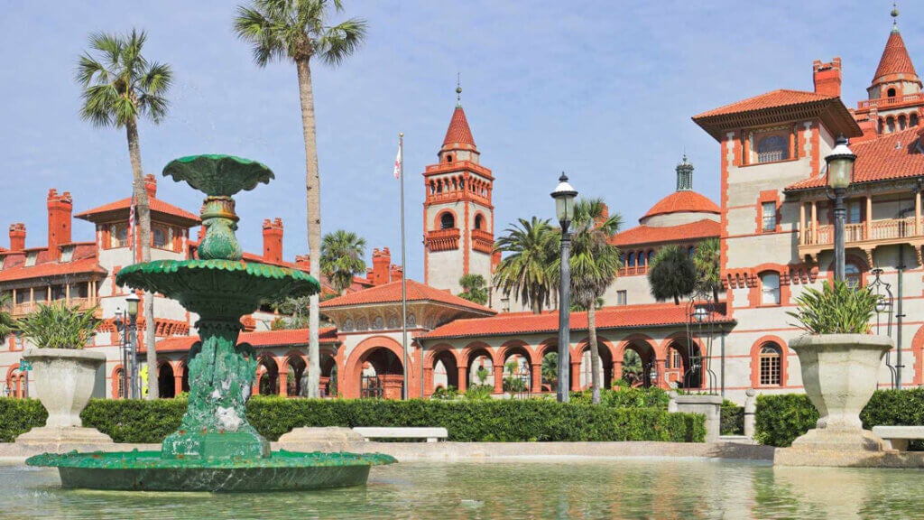 A view of an historic building in St. Augustine, Florida. Phoot by S. Greg Panosian from Getty Images Signature on Canva