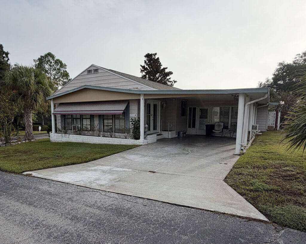 auction-home-peachtree-lane The exterior of 1015A Peachtree Lane, a home in Ocala, Florida.
