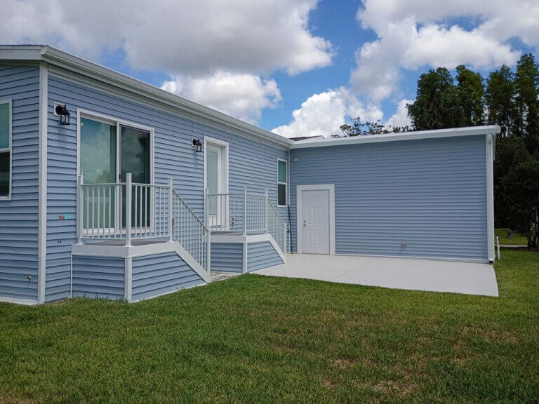 Backyard of a manufactured home for sale in Lakeland, Florida at Cypress Lakes Village.