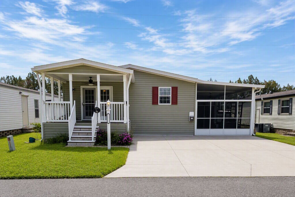 Exterior of a home for sale in Lake Griffin Harbor Village in Leesburg, Florida.