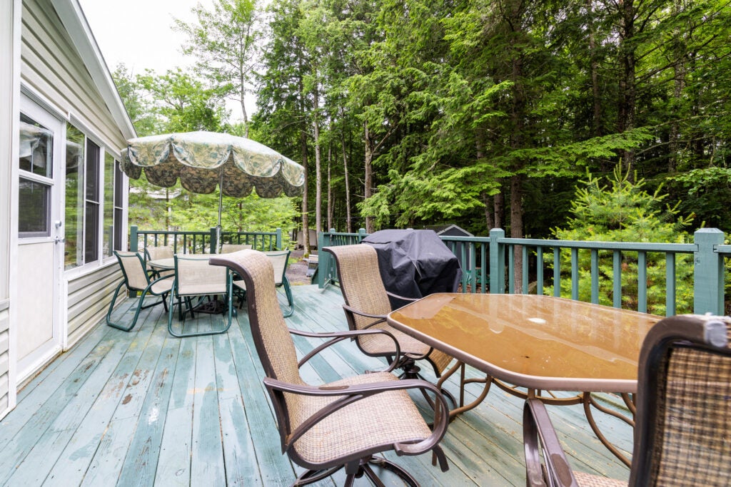 Deck Area Vacation Home Rental PSR