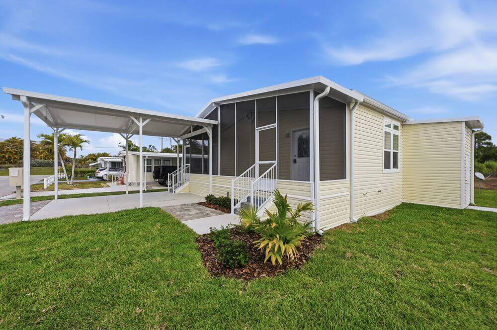 screened-porch-20505-Tahitian-Blvd. 01