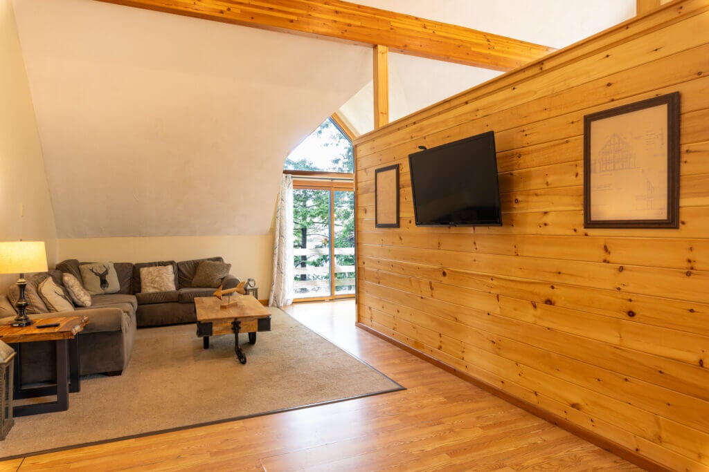 psr-real-estate-island-lodge-2023-21 Island lodge den