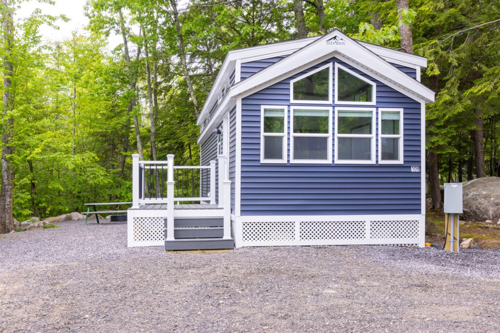 Point Sebago premium cabin