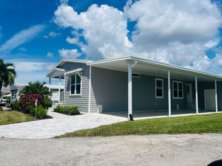 Manufactured home at Jamaica Bay Village in Fort Myers, Florida