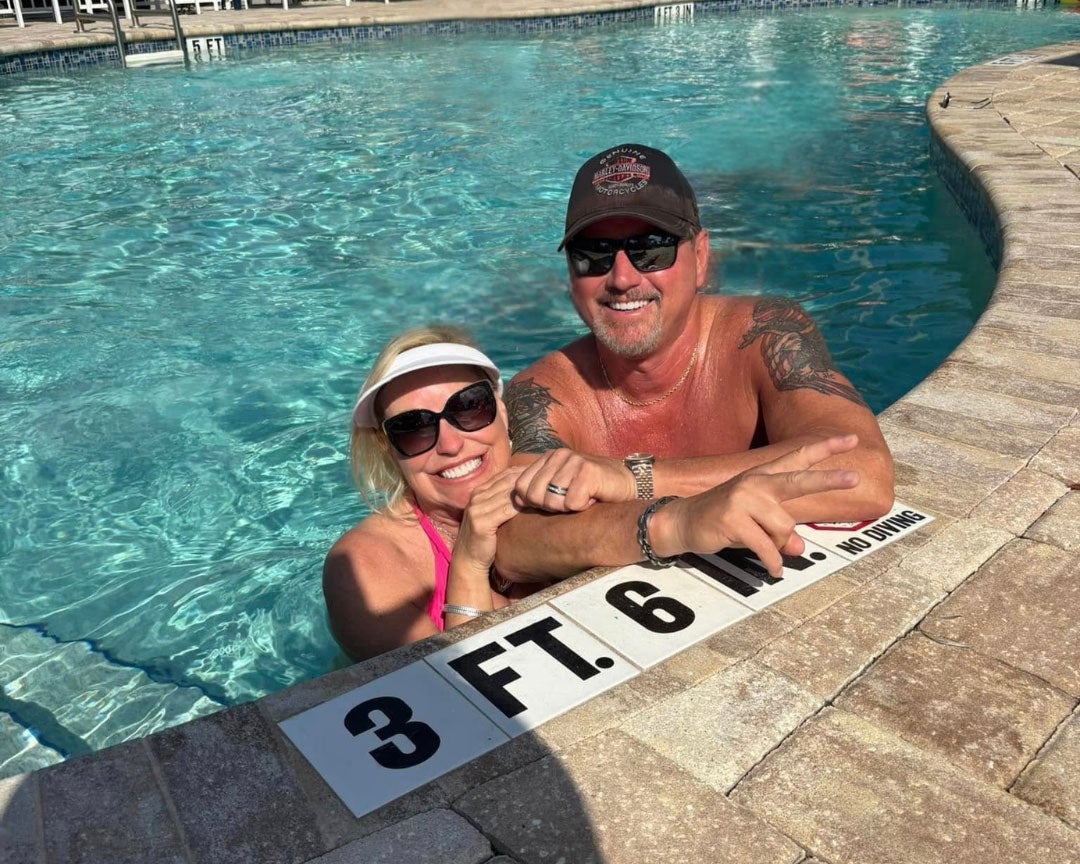 Swimming_Pool_Blueway_Couple