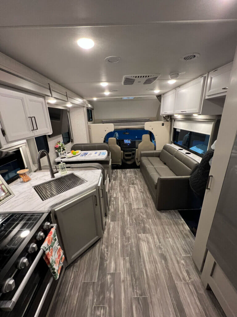 Geneva_Motorcoach_VIew Geneva Motorhome