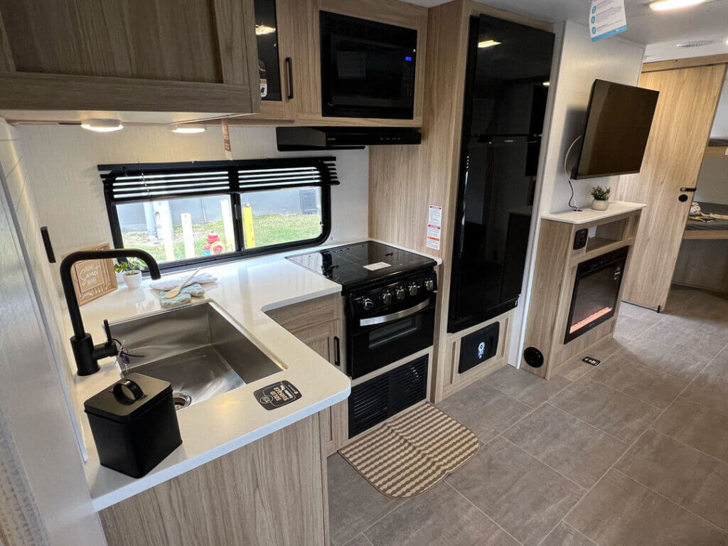 Geneva_motorcoach_kitchen Geneva Motorhome