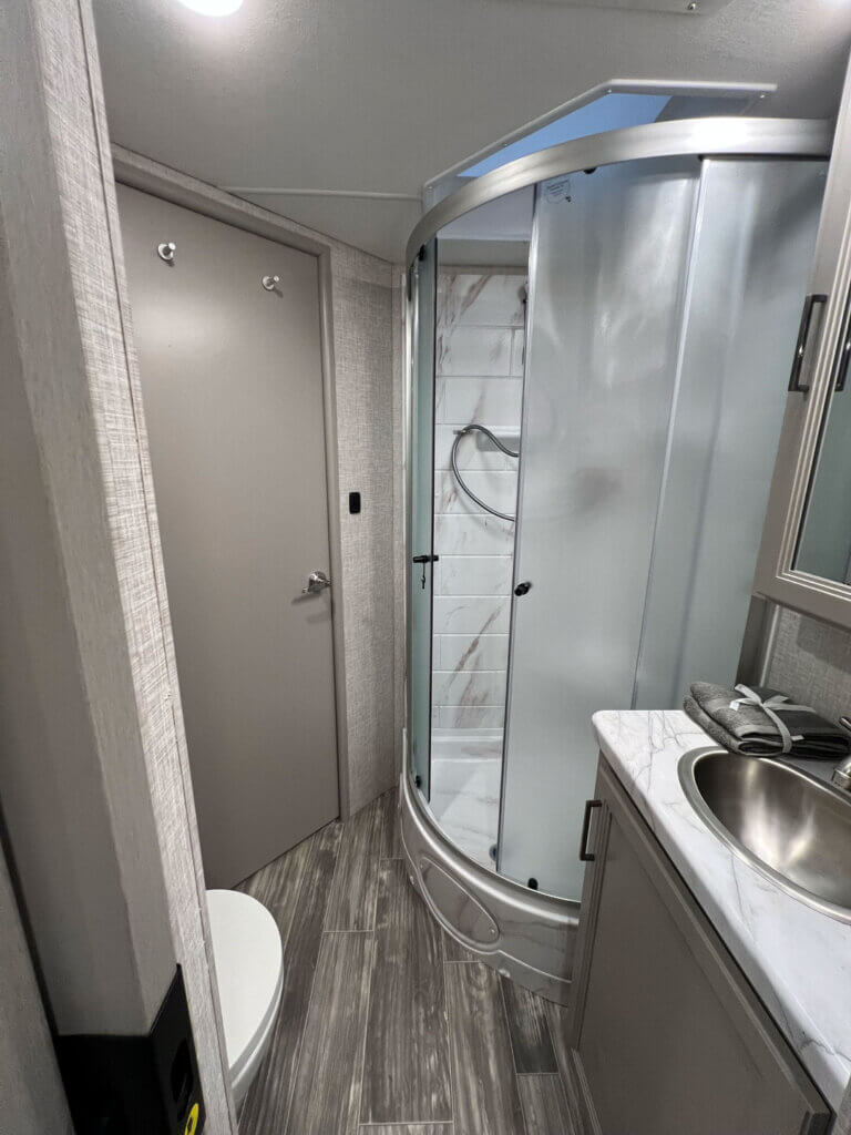 Genevia_Motorcoach_shower Geneva Motorhome