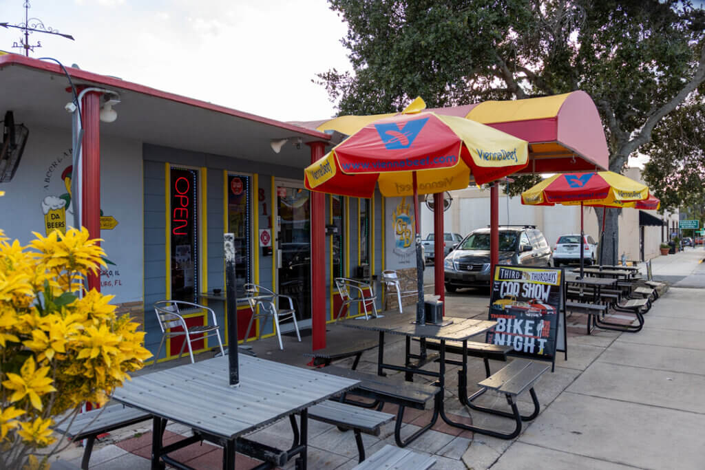 Outdoor seating at restaurant in downtown Leesburg, Florida