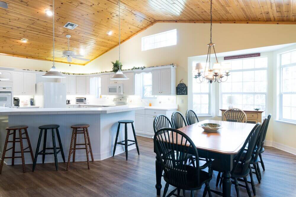 Dining room in the Holiday Vacation Home rental in Leesburg, Florida.