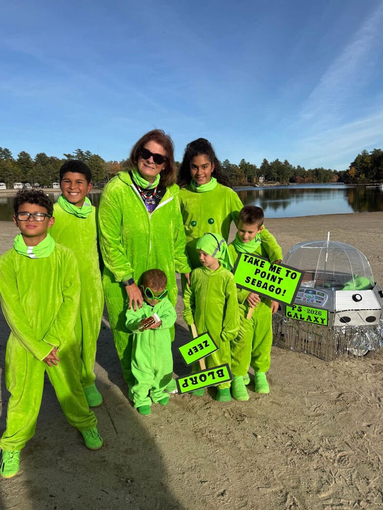 dempsey-family-beach-aliens