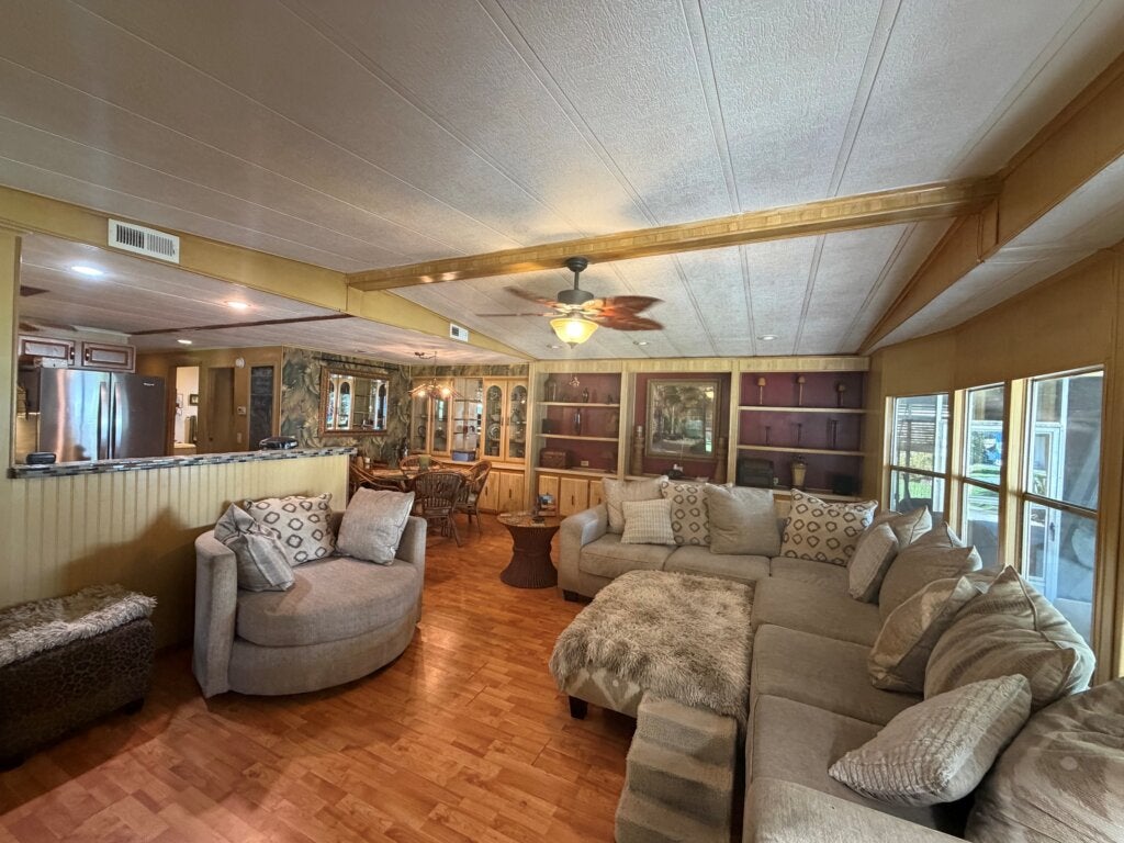 211A E Gleneagles Road