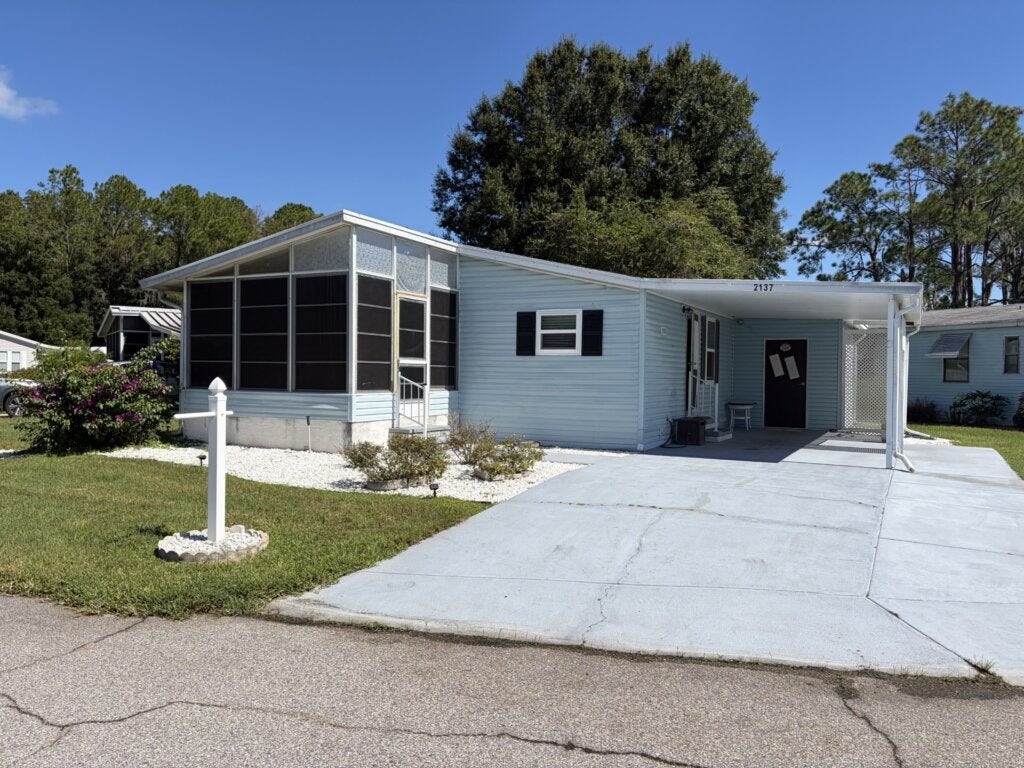 2137 Horseshoe Dr
