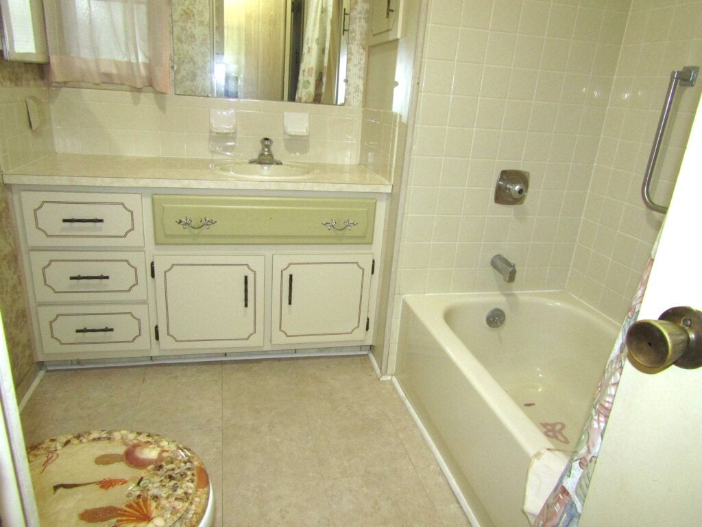 24 Macoris Court