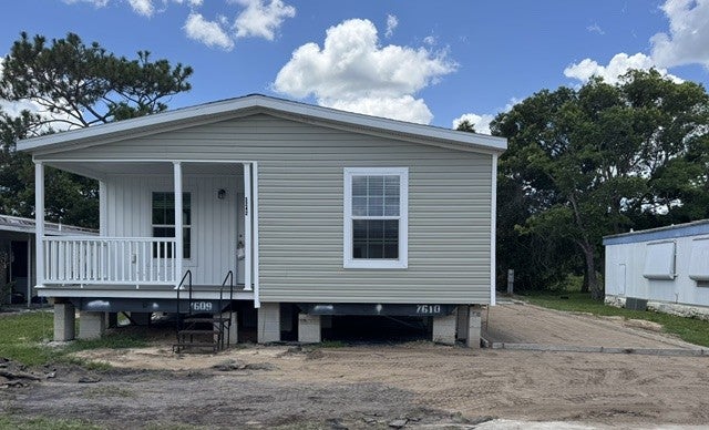 3242 Country Lane