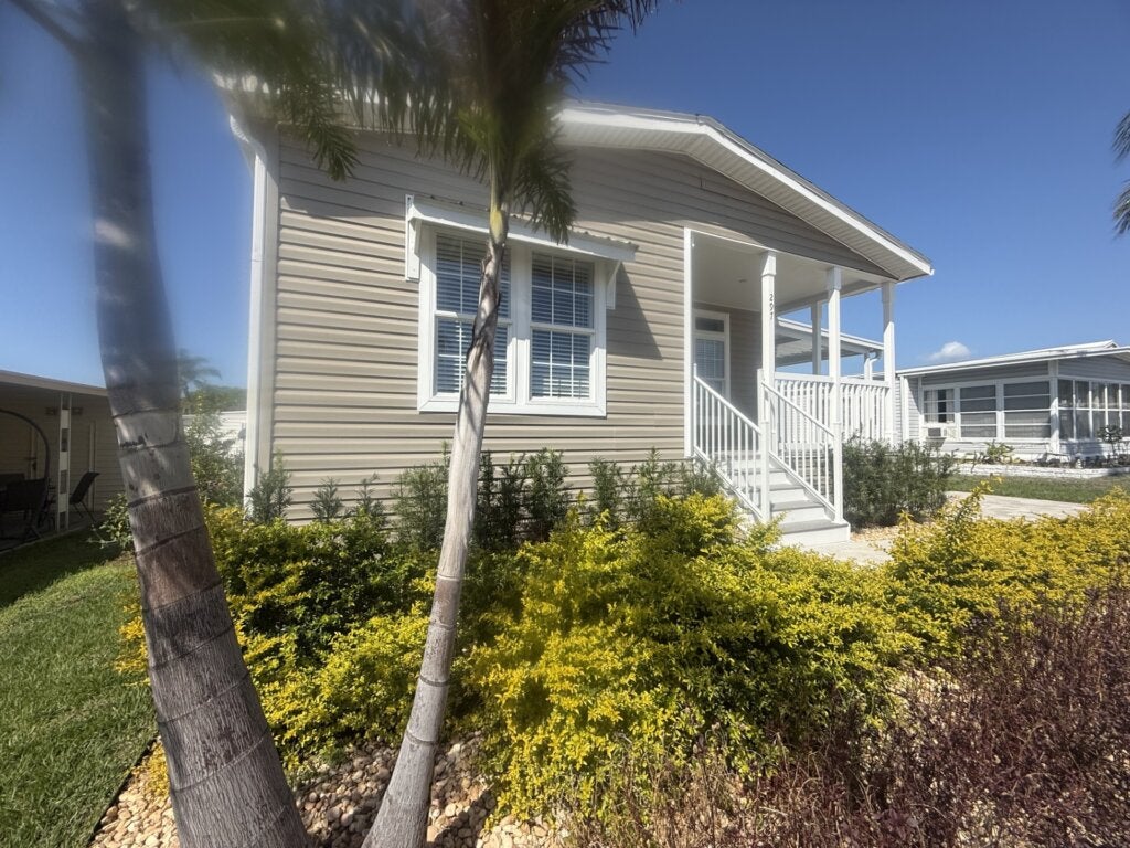 39248 US HWY 19N #297