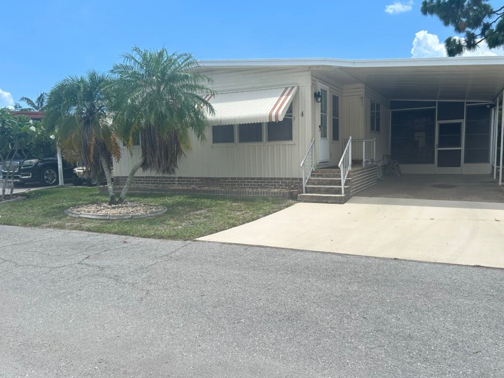 4 Iguana Court