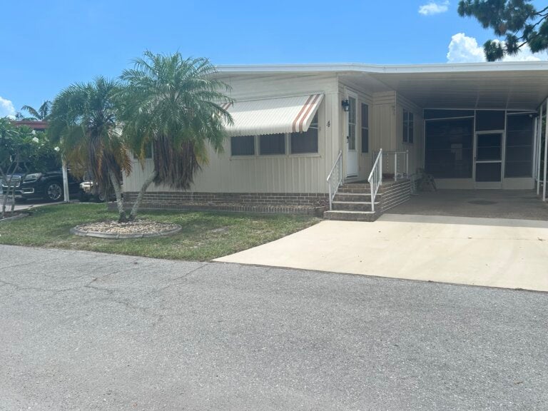 4 Iguana Court