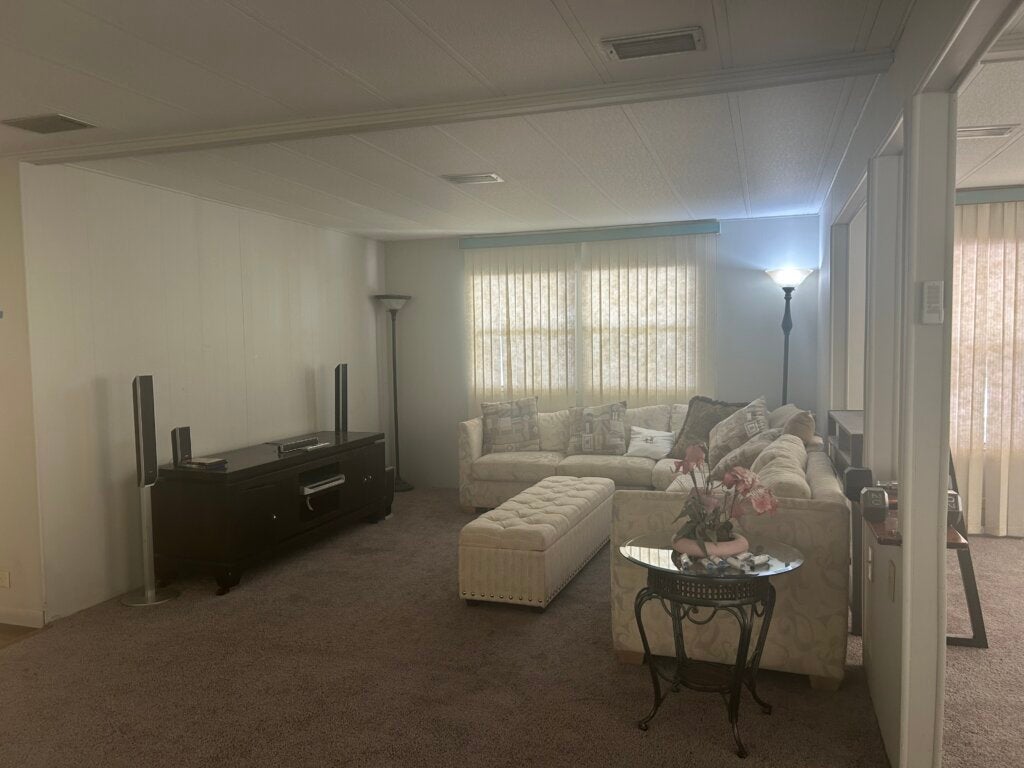 4 Iguana Court