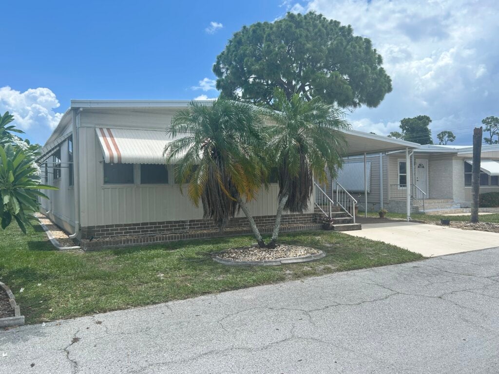 4 Iguana Court