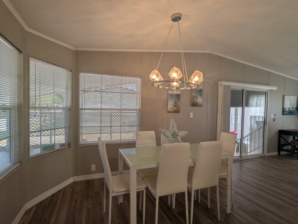 405 Strawberry Ridge Blvd