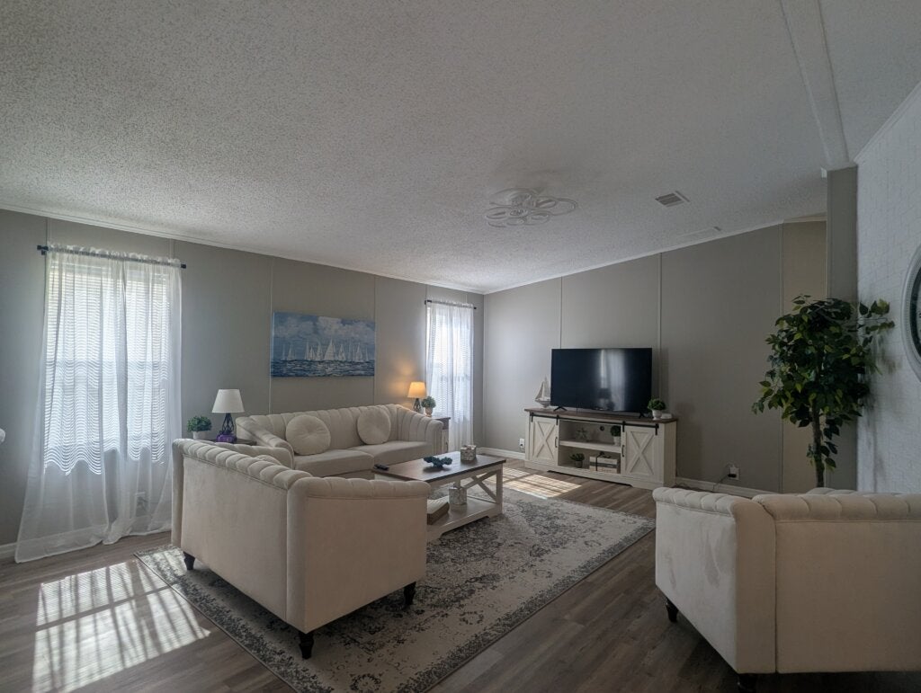 405 Strawberry Ridge Blvd
