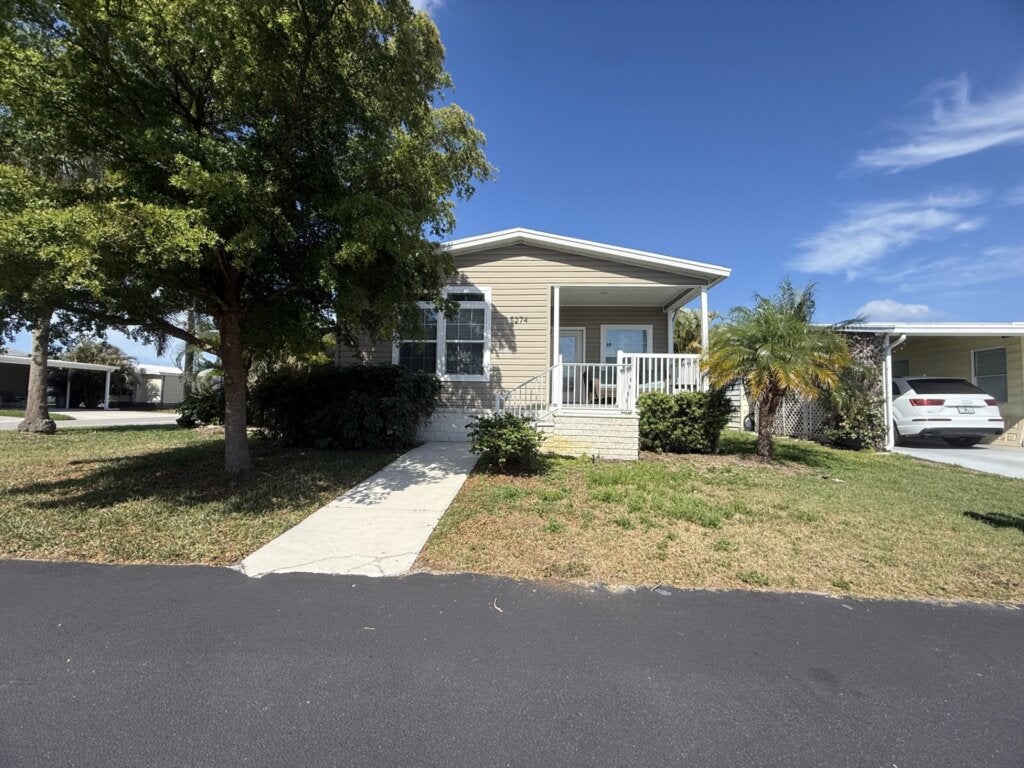 5274 Camelot Drive E