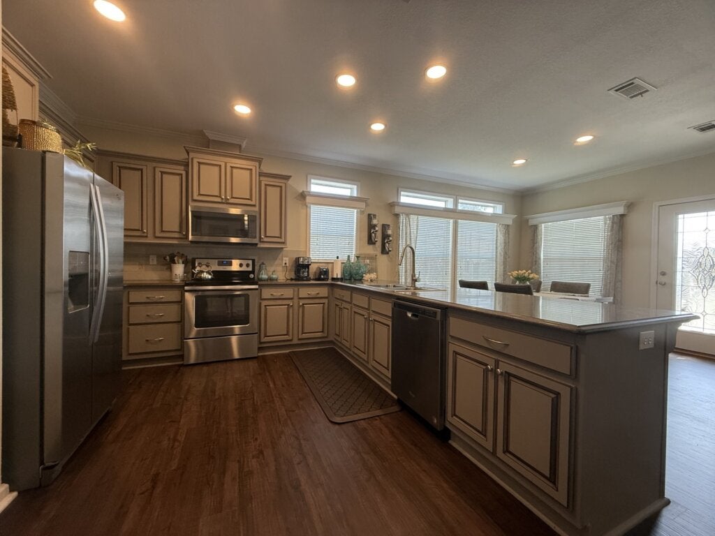 5274 Camelot Drive E