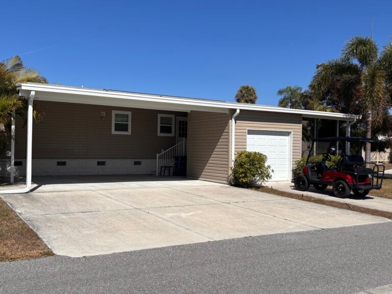 5274 Camelot Drive E