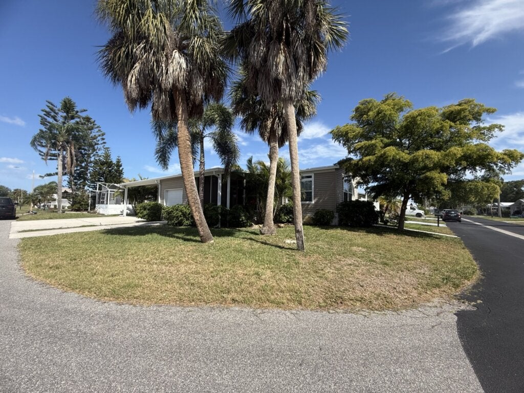 5274 Camelot Drive E