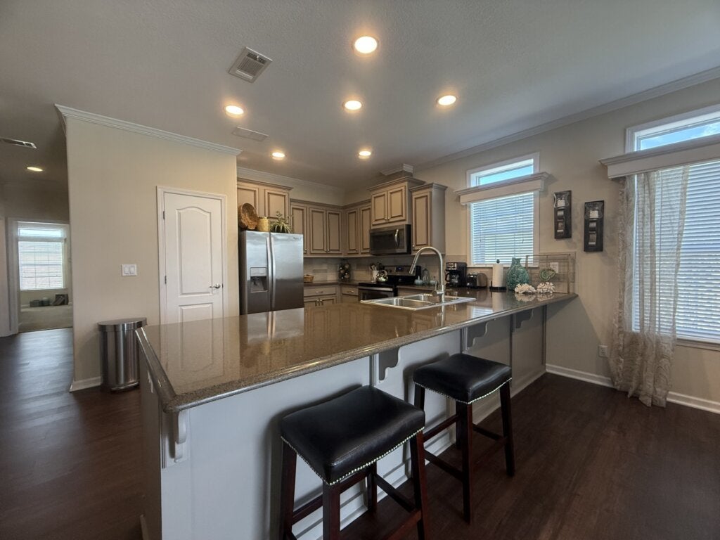 5274 Camelot Drive E