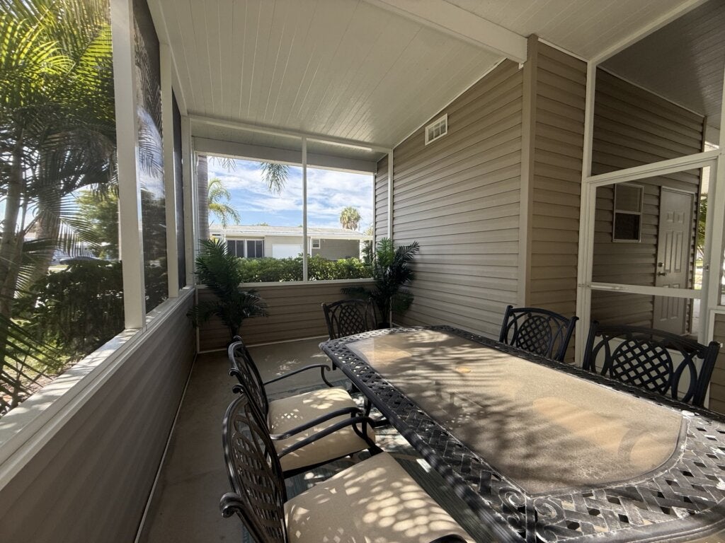 5274 Camelot Drive E