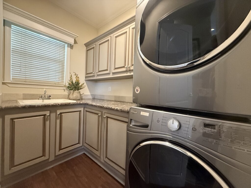 5274 Camelot Drive E