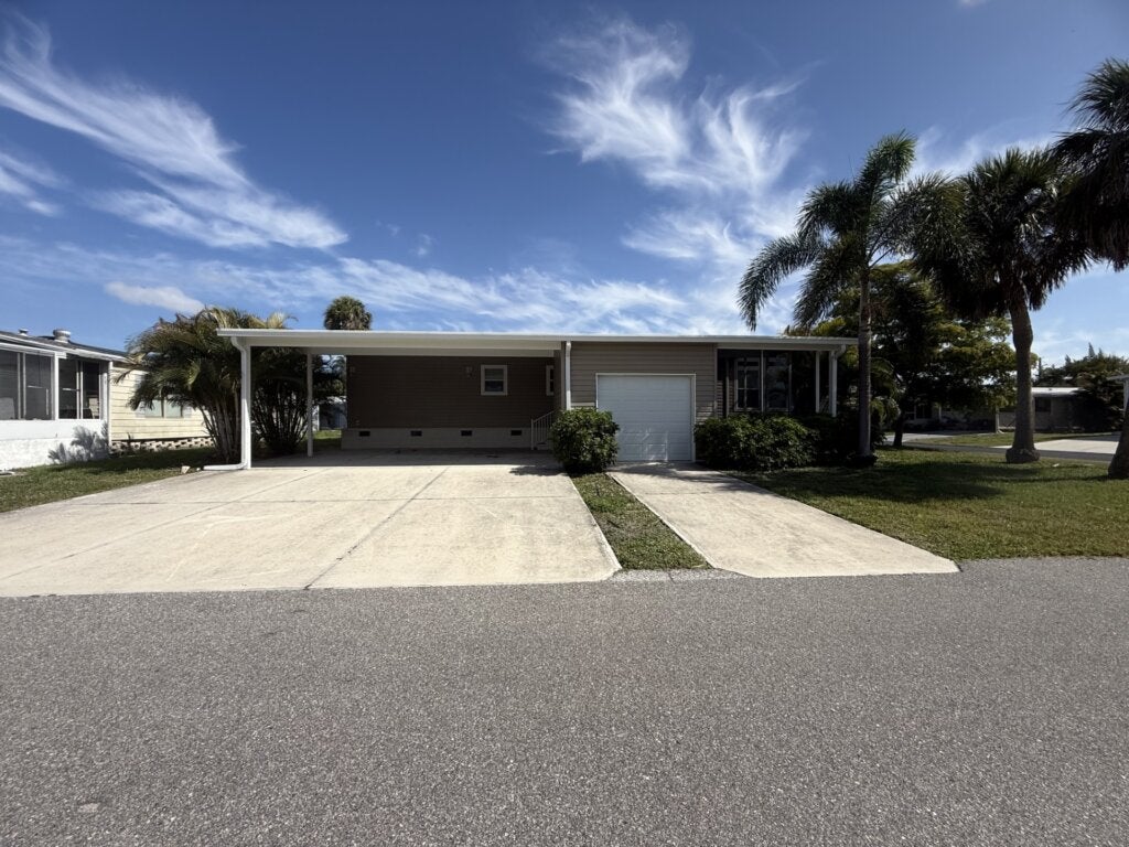 5274 Camelot Drive E