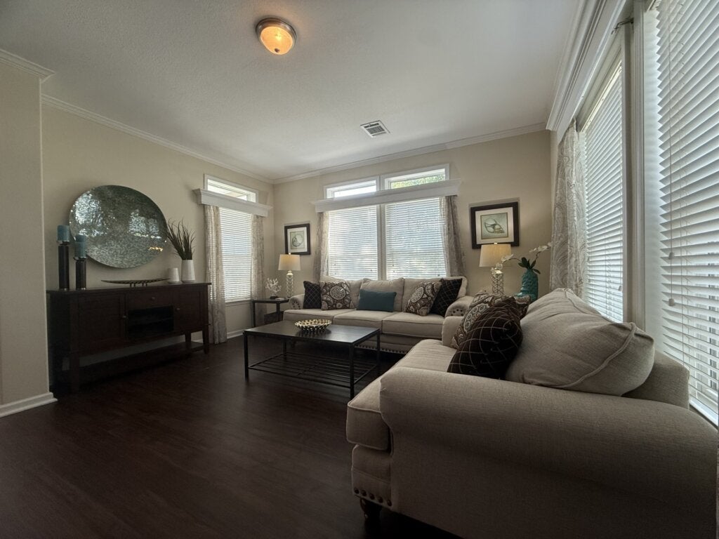 5274 Camelot Drive E