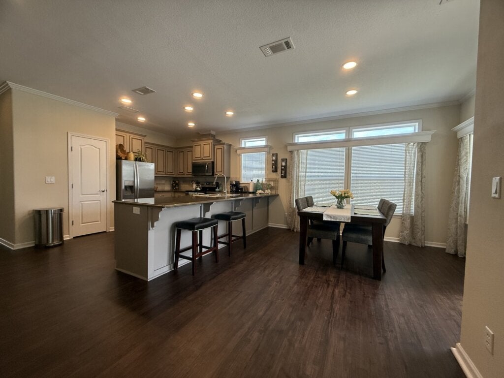 5274 Camelot Drive E